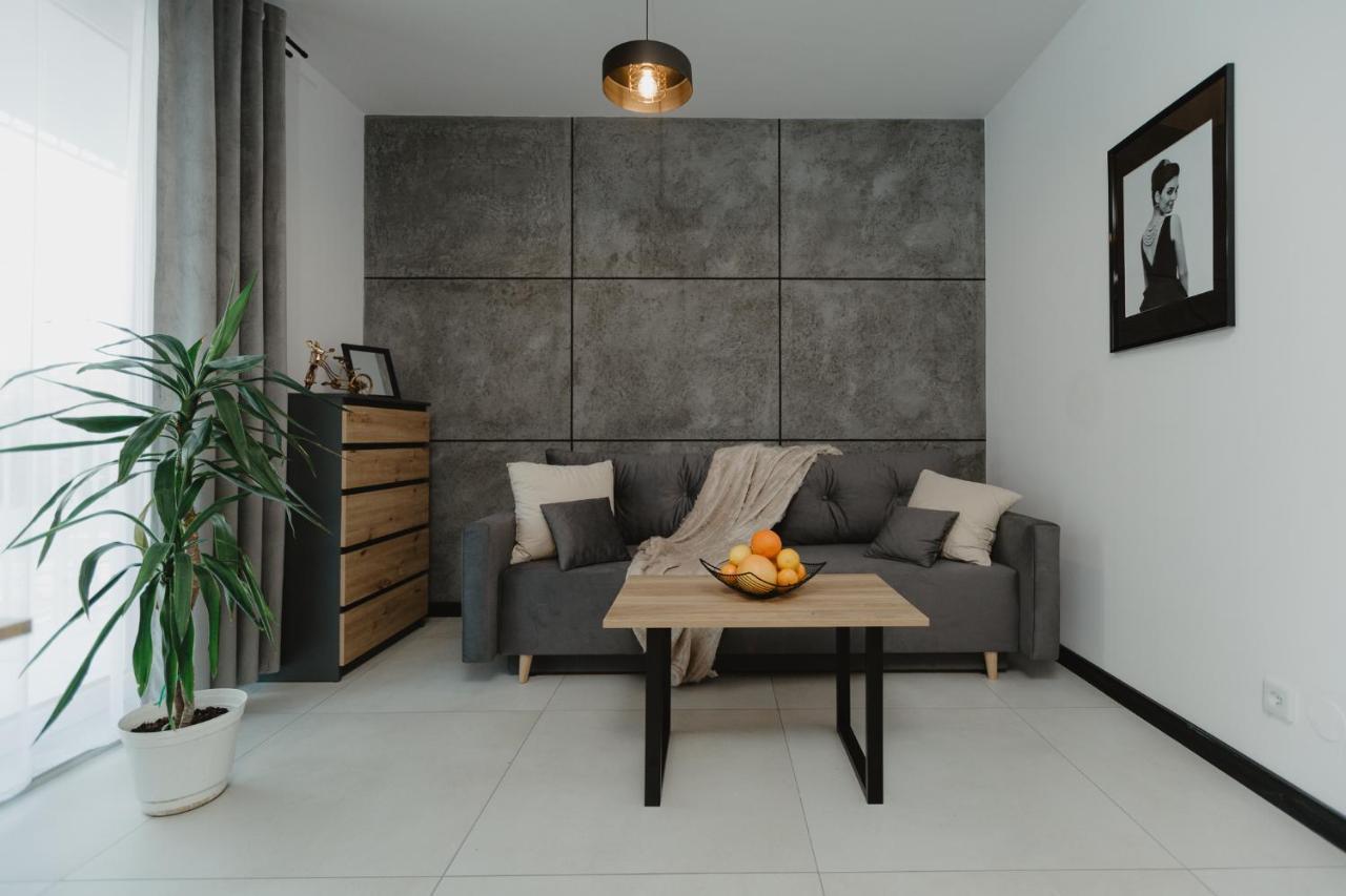 Charlie, F211 Apartment Lublin
