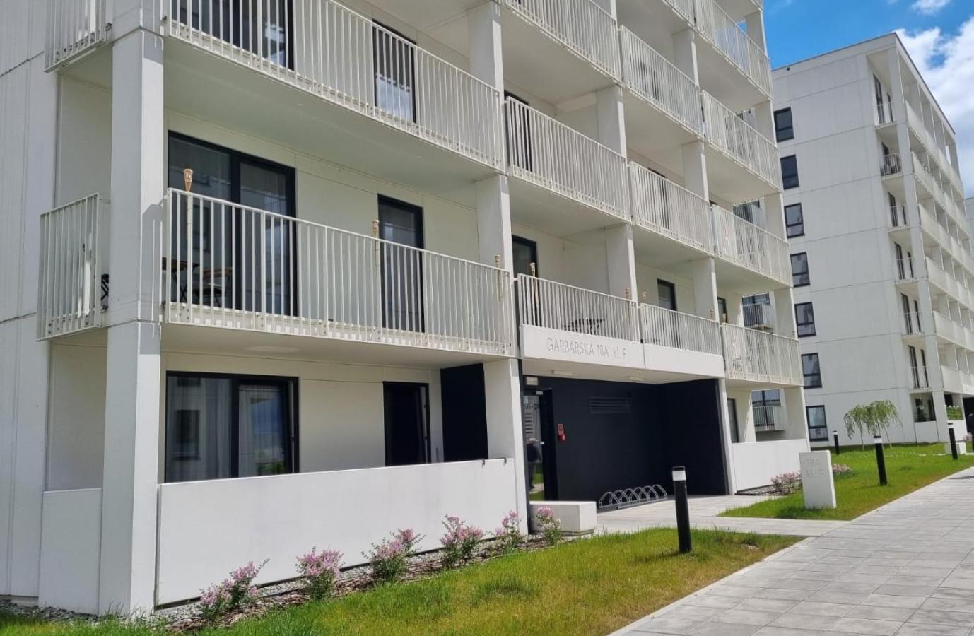 Charlie, F211 Apartment